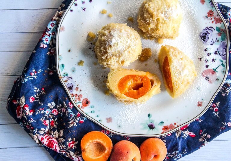 Marillenknodel - Austrian Apricot Dumplings - roamingtaste.com