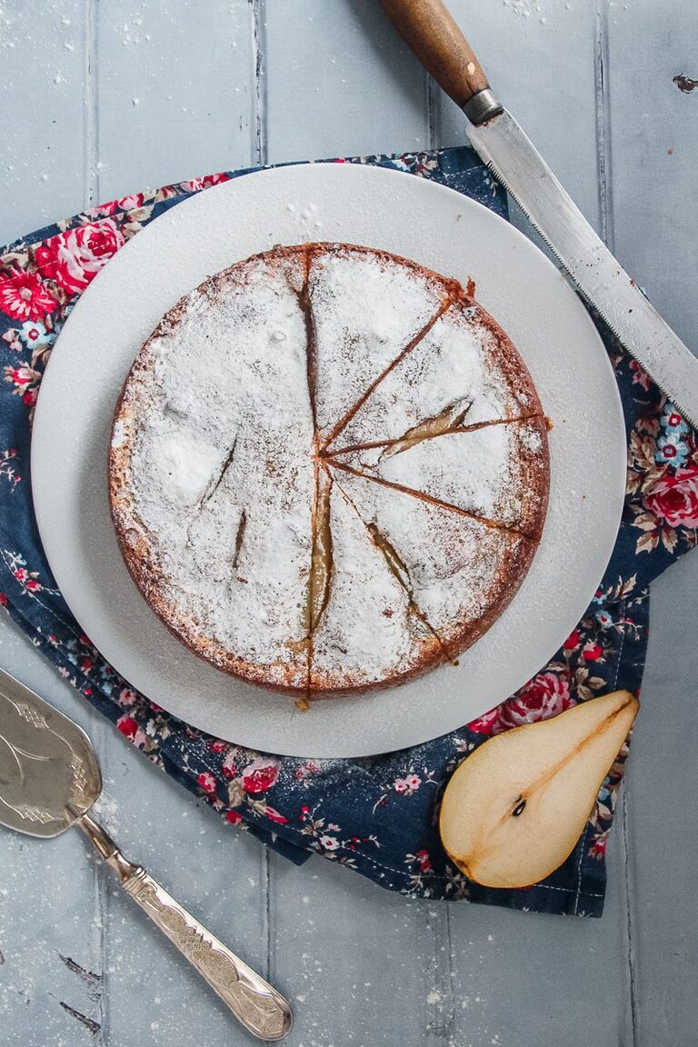 Gateau Fondant Aux Poires - French Pear Fondant Cake • Roamingtaste.com