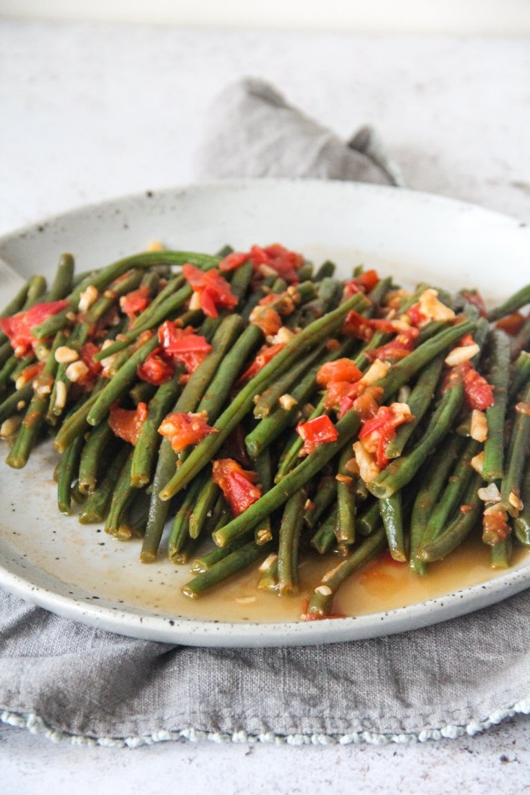 Green Beans and Tomatoes | roamingtaste.com