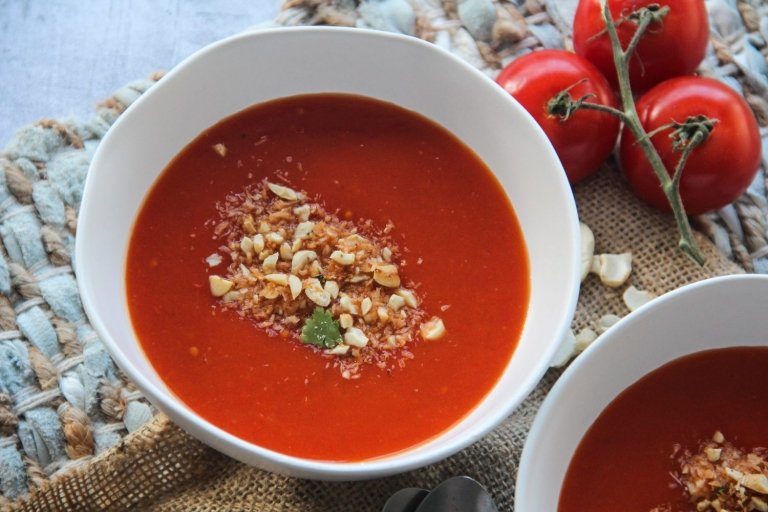 Roasted Tomato Soup | roamingtaste.com