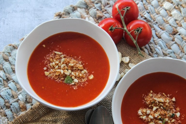 Roasted Tomato Soup | roamingtaste.com