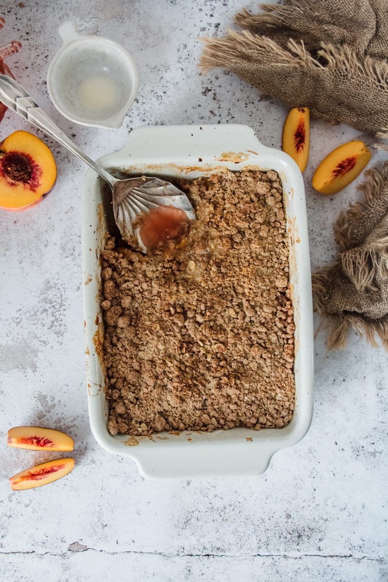 peach crumble with oats
