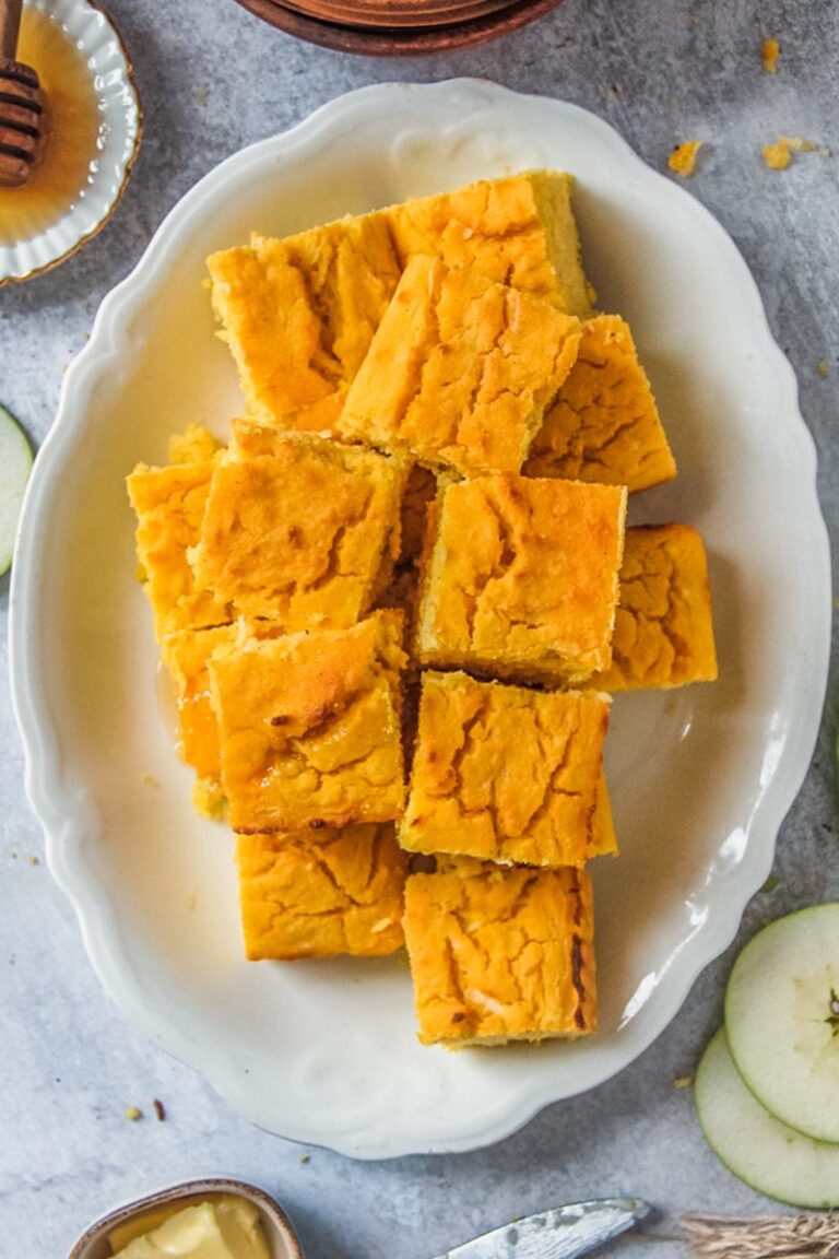Apple Cornbread - roamingtaste.com